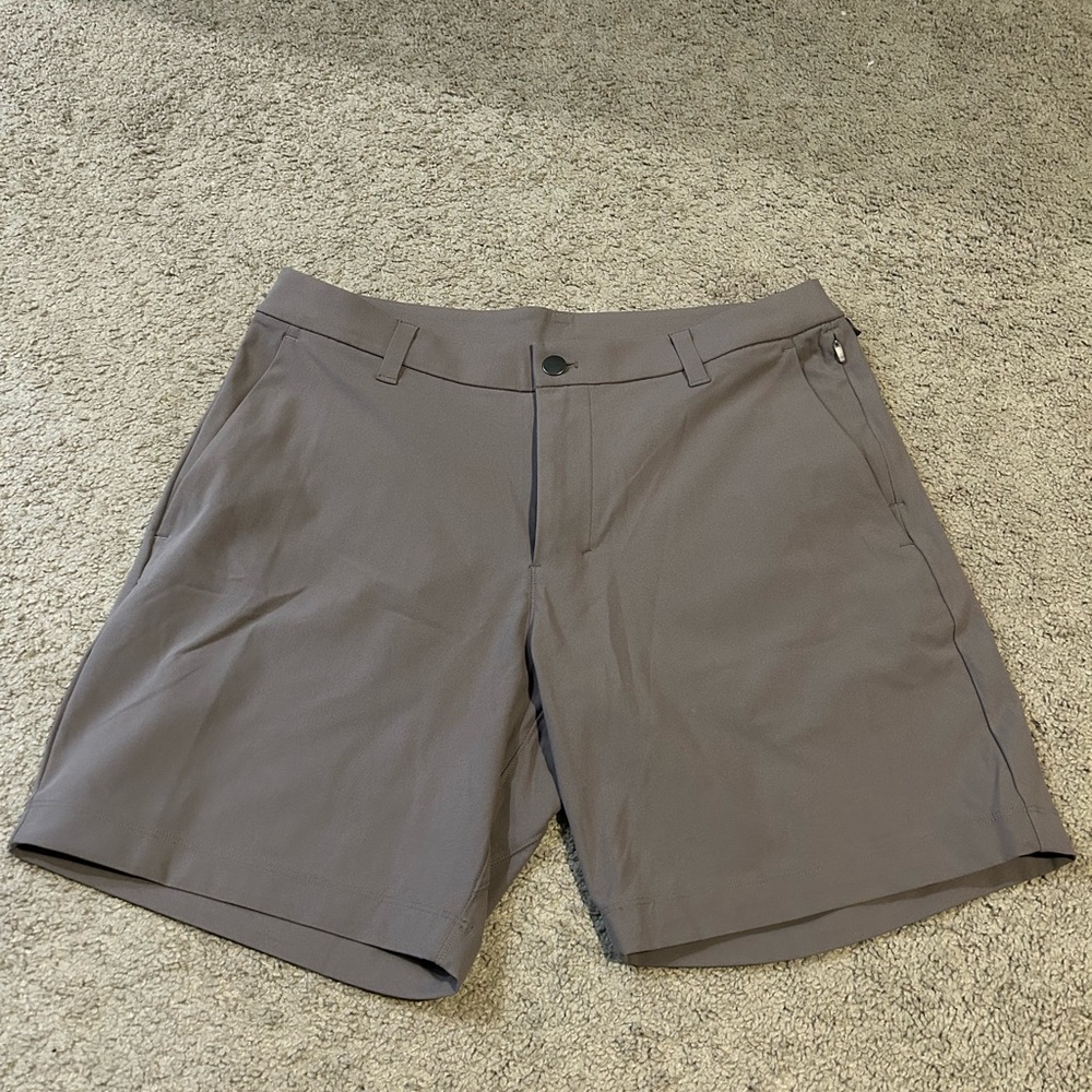 Lulu Lemon Men’s ABC Classic Fit 7” Shorts